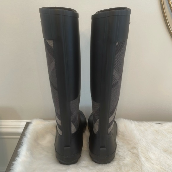 Burberry Rain Boots Signature House Check Black/Grey Size 39 EUC - Picture 5 of 13